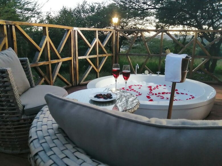 Emayian Luxury Camp
