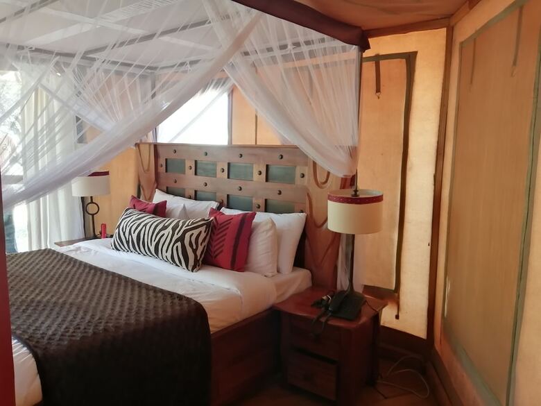 Emayian Luxury Camp