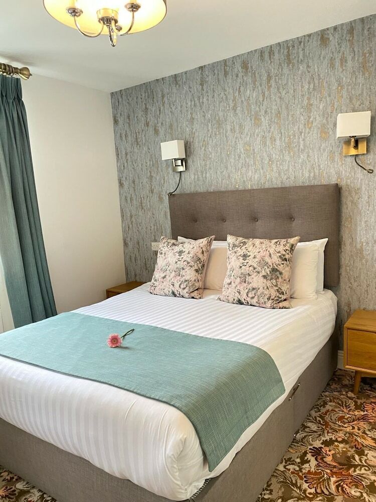 Hotel Tom Dick And Harriet's