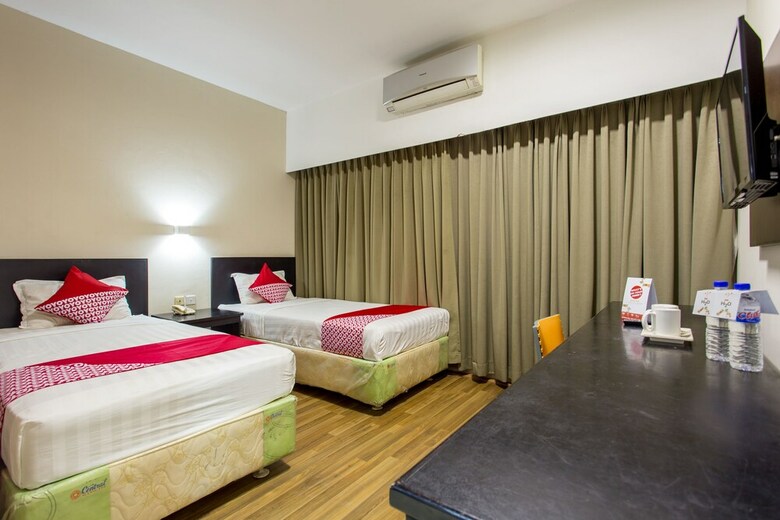 Capital O 769 City Hotel