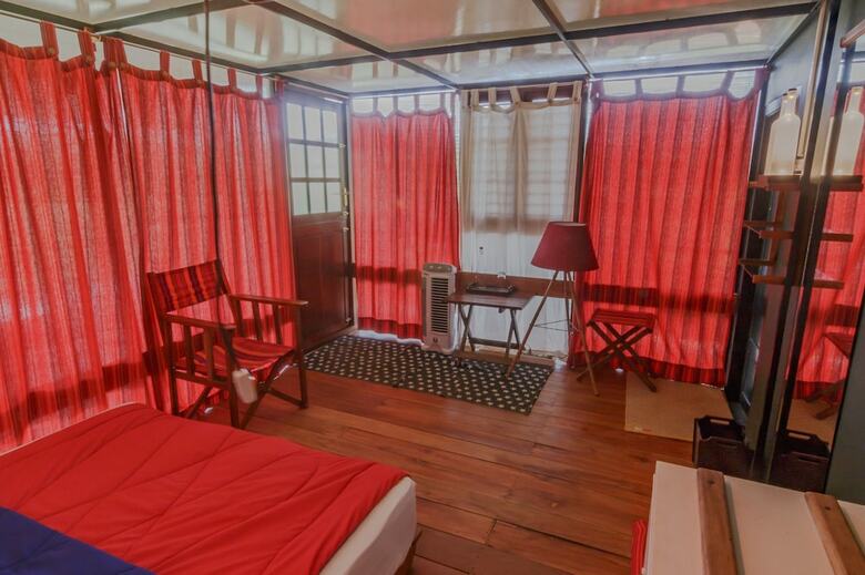 Hotel Whispering Willows