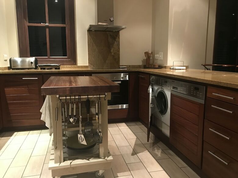 Apartamentos Eden Island Gem