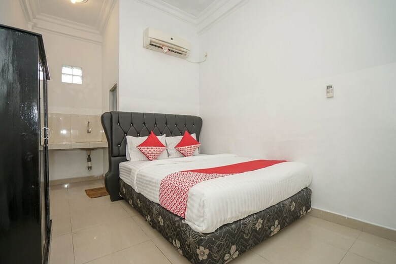 Hotel Oyo 699 Amelia Kost