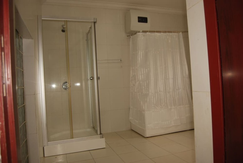 Kings Court Apartment
