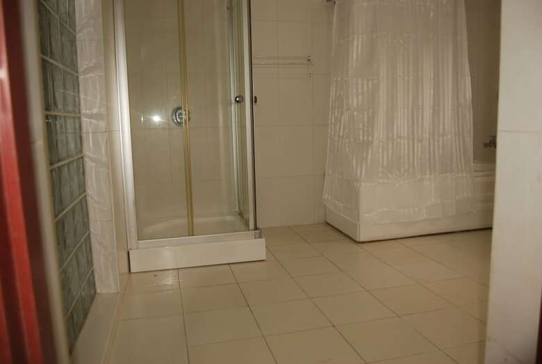 Kings Court Apartment