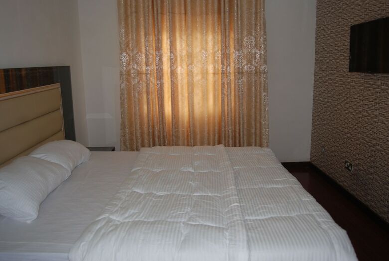 Kings Court Apartment