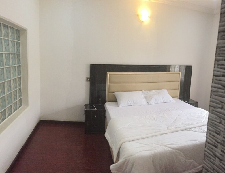 Kings Court Apartment