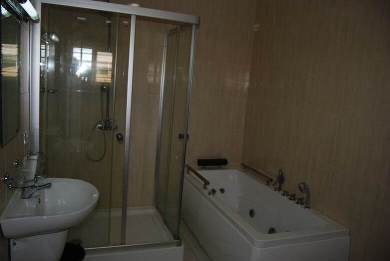 Kings Court Apartment