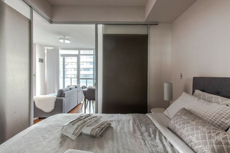 Downtown Luxury Cn Tower & Lake View