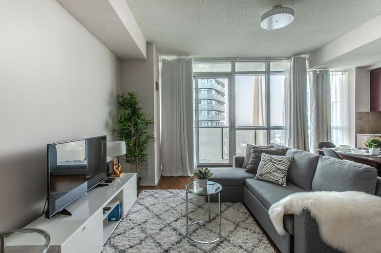 Downtown Luxury Cn Tower & Lake View