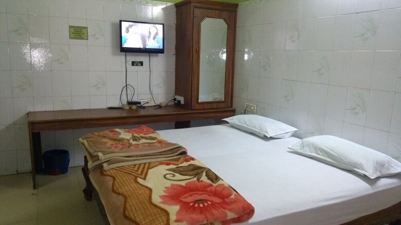 Hotel Iroomz Nama Residency
