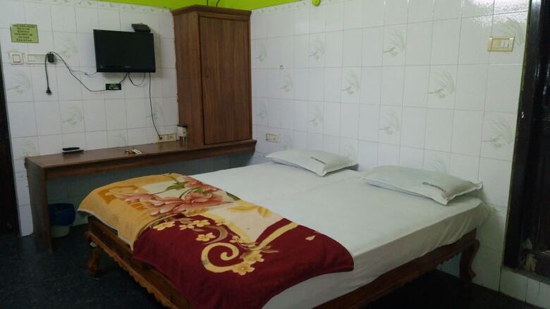 Hotel Iroomz Nama Residency