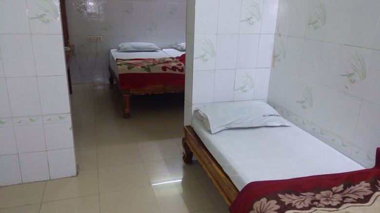 Hotel Iroomz Nama Residency