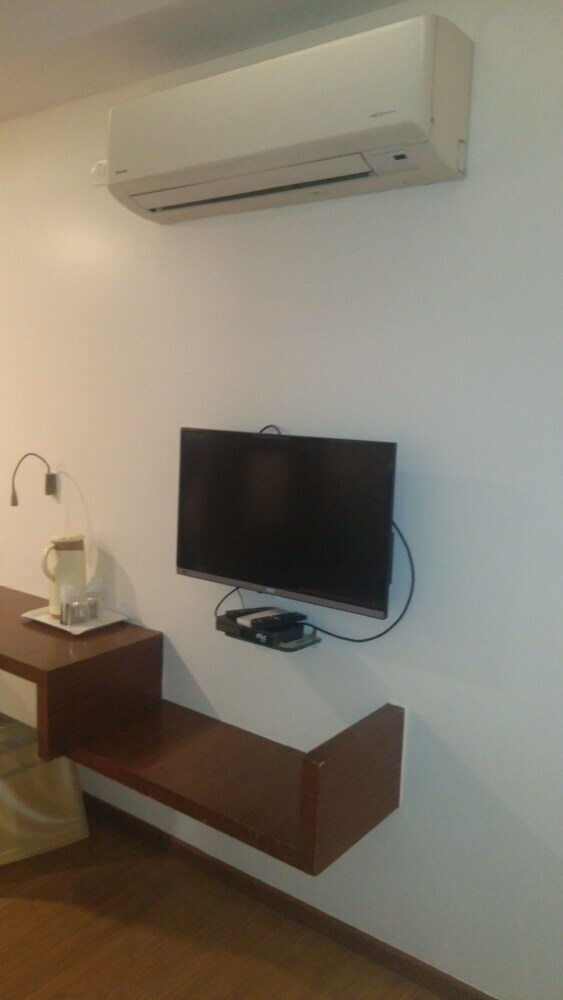 Hotel Iroomz Sasya Pride