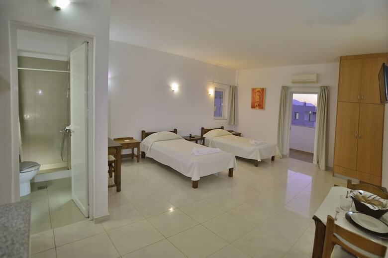 Reina Apartments