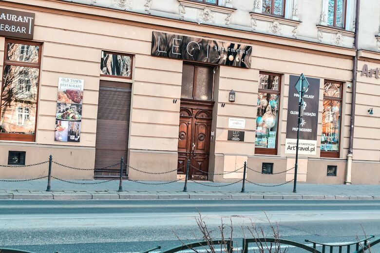 Leo Apartments Residence