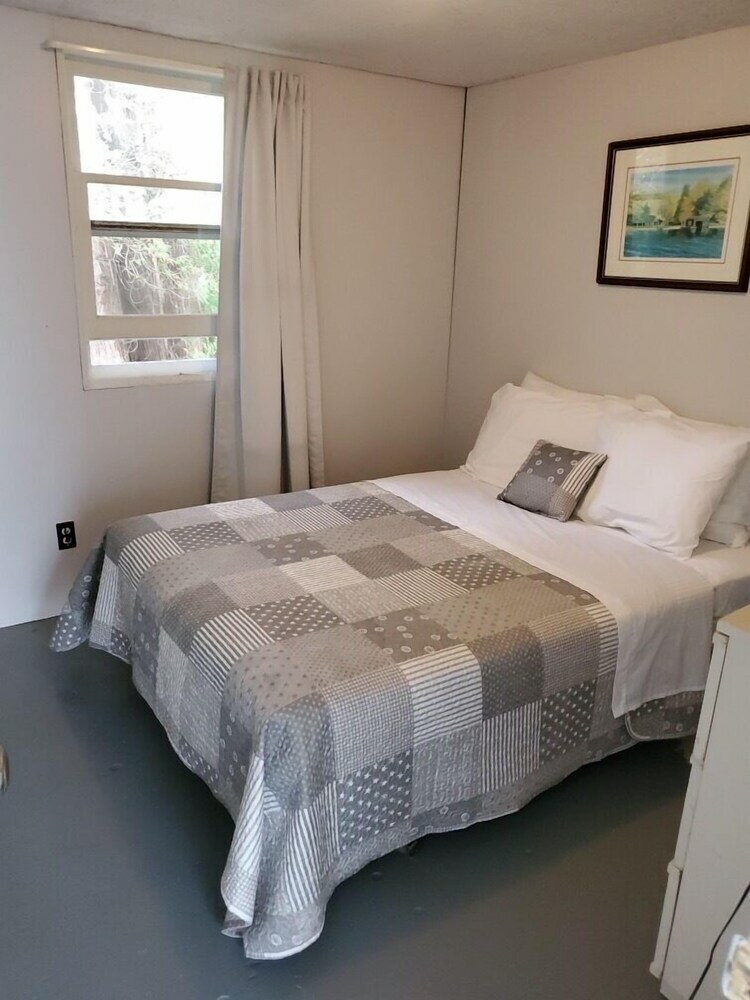 Cribs On East Lake