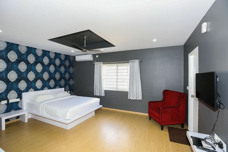 Hostal Hotel Aston Suites
