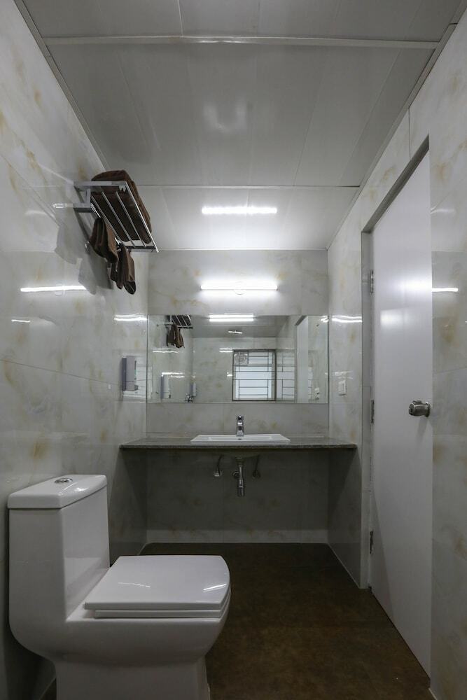 Hostal Hotel Aston Suites