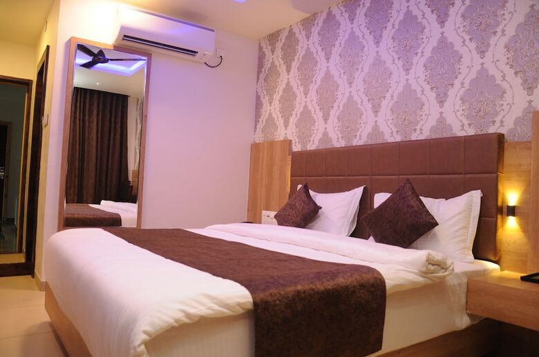 Hotel Devkinandan
