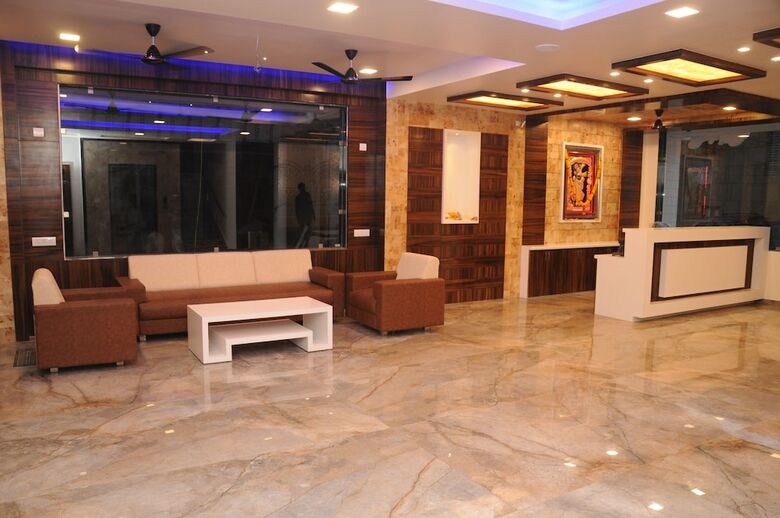 Hotel Devkinandan