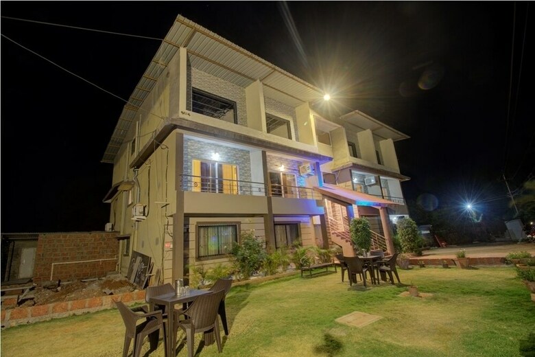 Hotel Paradise Inn
