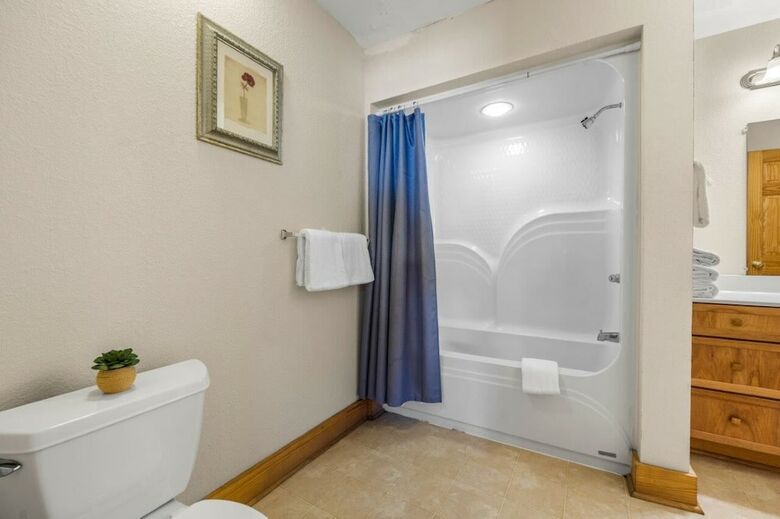 Poplar Point Condo Unit 12f - Three Bedroom Condo