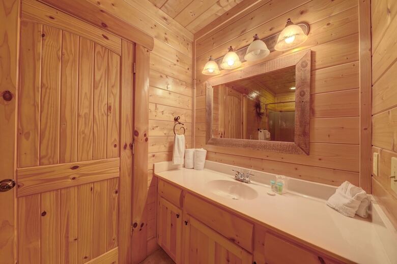 Estate Of Relaxation - Nine Bedroom Cabin