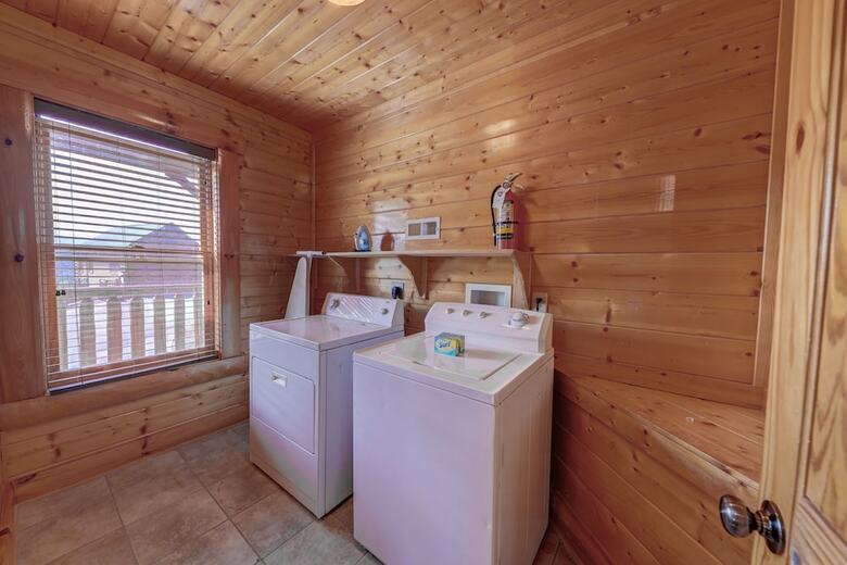 Estate Of Relaxation - Nine Bedroom Cabin