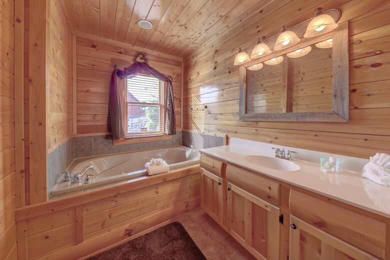Estate Of Relaxation - Nine Bedroom Cabin