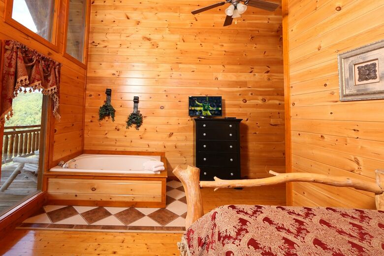 Family Valley Lodge - Six Bedroom Cabin