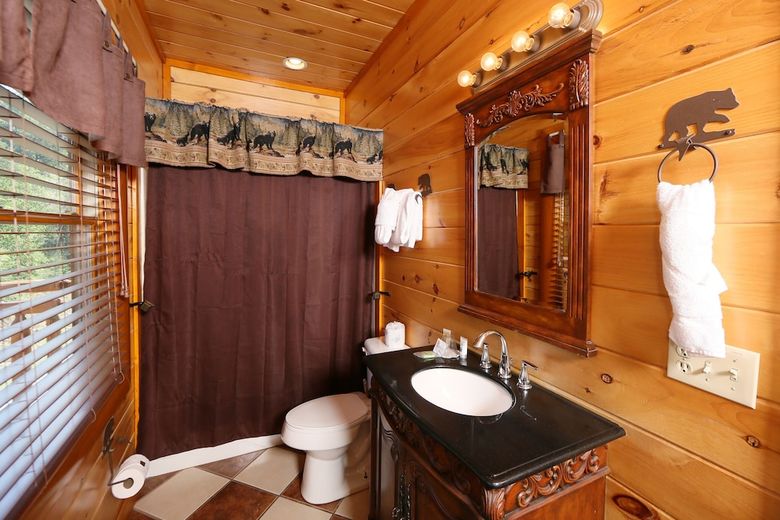 Family Valley Lodge - Six Bedroom Cabin