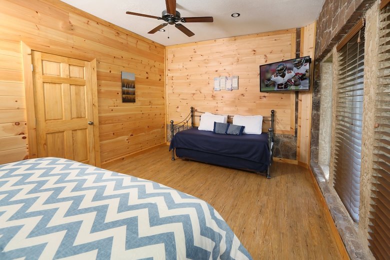 Family Valley Lodge - Six Bedroom Cabin