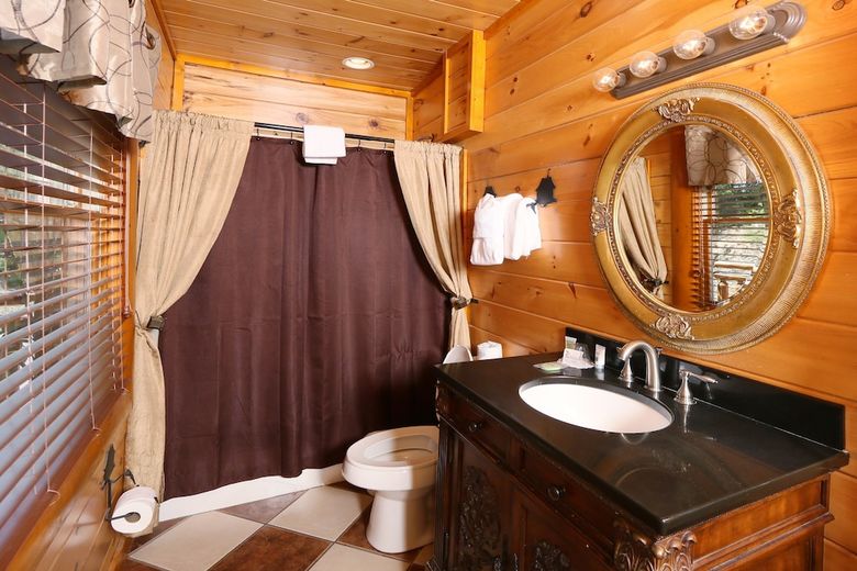 Family Valley Lodge - Six Bedroom Cabin