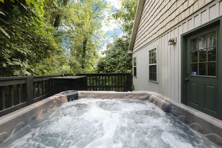 Ivy Falls 9 - Five Bedroom Chalet