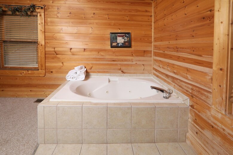 Mountain Sunrise - Five Bedroom Cabin