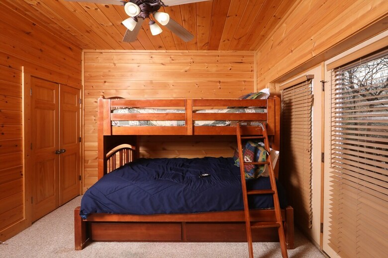 Mountain Sunrise - Five Bedroom Cabin