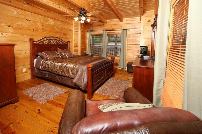 Mountain Majesty - Two Bedroom Cabin