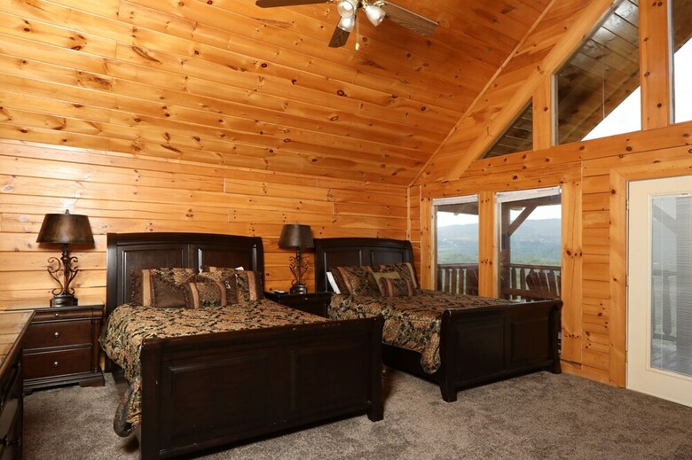 Majestic Mountain Pool Lodge - Seven Bedroom Cabin