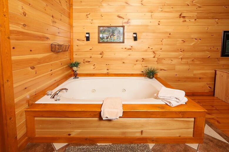 Mountain Movie Inn - Six Bedroom Cabin