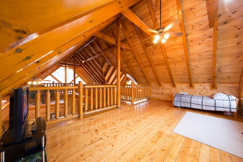Mountain Movie Inn - Six Bedroom Cabin
