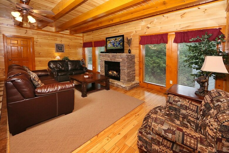 Mountain Movie Inn - Six Bedroom Cabin