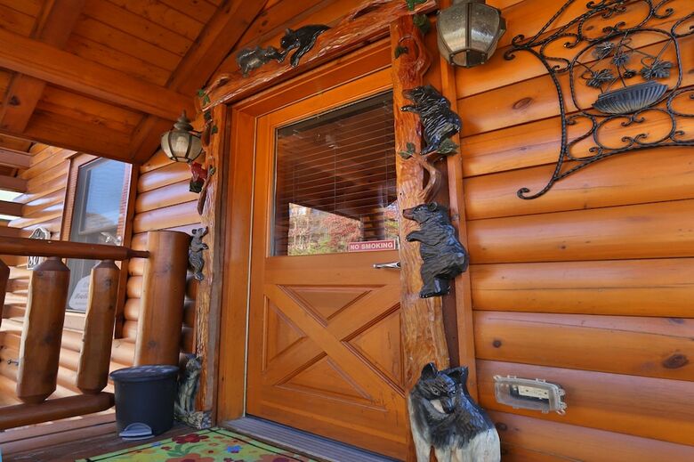 Howling Wolf - One Bedroom Cabin