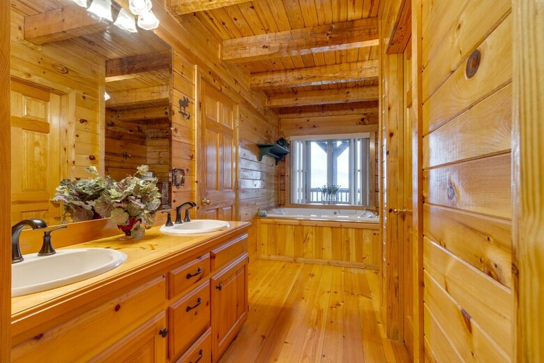Kickin Back Jack - Three Bedroom Cabin