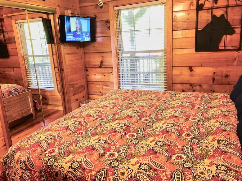Kickin Back Jack - Three Bedroom Cabin