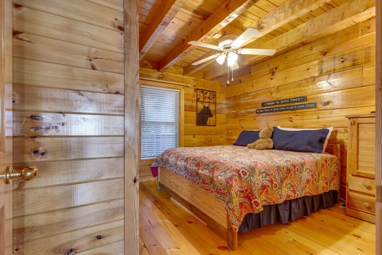 Kickin Back Jack - Three Bedroom Cabin