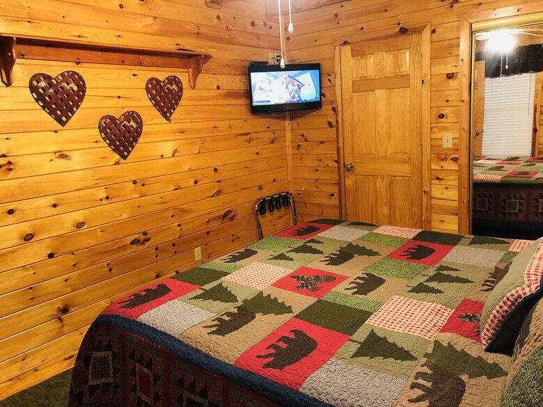 Kickin Back Jack - Three Bedroom Cabin