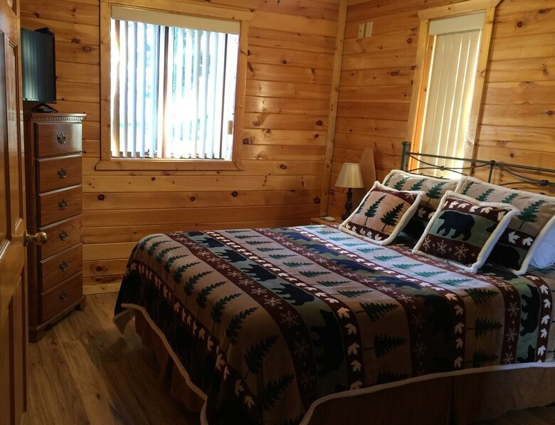 Kickin Back Jack - Three Bedroom Cabin