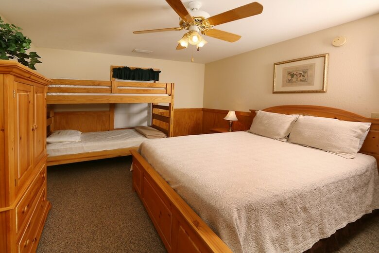 Magnolia Place 5 - Eight Bedroom Chalet