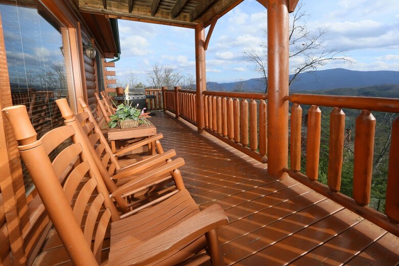 Wavyleaf Retreat - Four Bedroom Cabin